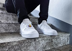 Charm Holding Shoelace Clip