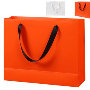 Fashionable And Convenient Handbag