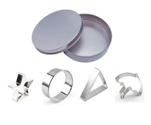 5 Cookie Cutters & Needle