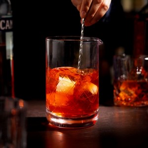 ViskiÂ® Crystal Mixing Glass